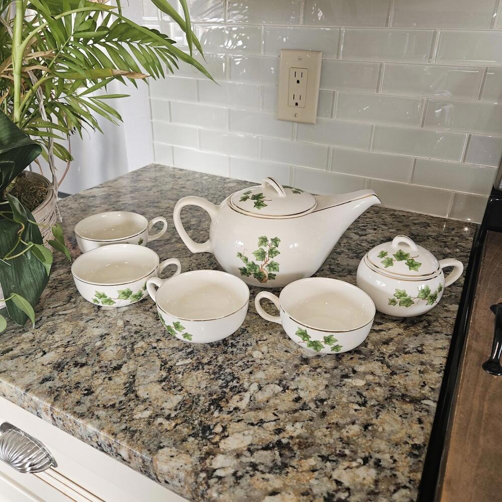Padan City Greenbriar Ivy Aladdin Teapot, 4 Cups And Sugar Bowl With Lid